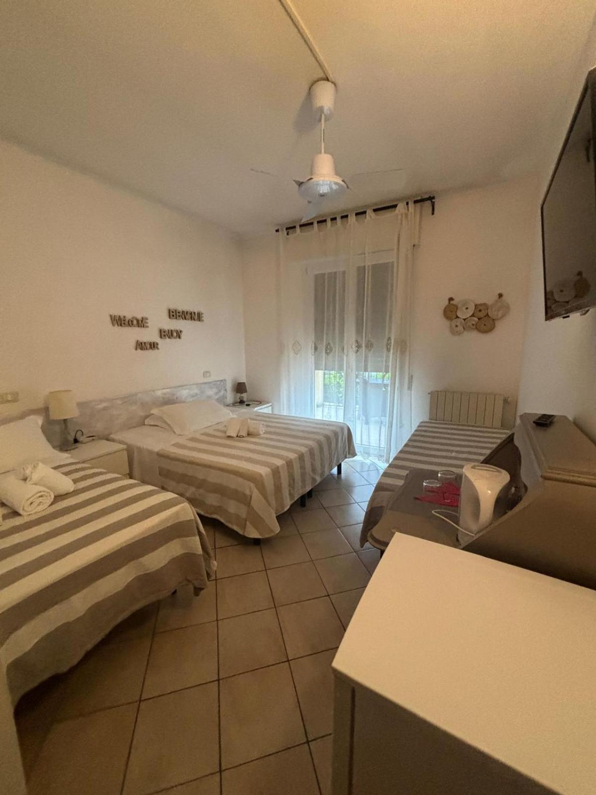 Casa Versilia Hotel Марина-ди-Масса Экстерьер фото